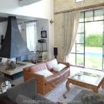 Mas de 300 m2 centre Coudoux Tr�s grands volumes int�rieurs.