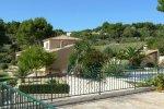 VENTABREN-VILLA AVEC VUE DOMINANTE DANS UN CADRE EXCEPTIONNEL