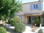 Lambesc, 2mn du CV, villa 165m� sur 730m� de terrain.