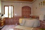 Lambesc, villa 230m� sur 1 hectare, au calme total