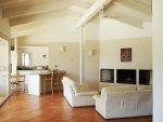Lambesc propri�t�e 240m� sur 1 hectare.