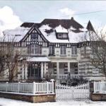 A LOUER � l'ann�e � CABOURG, grand T2 dans villa Normande Typique. Grand S�jour, cuisine �quip�e, une chambre,