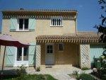 Villa T5 120m� sur 900m� de terrain avec piscine.