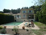 Villa T5 120m� sur 900m� de terrain avec piscine.