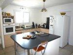 Villa T5 120m� sur 900m� de terrain avec piscine.