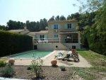 Villa T5 120m� sur 900m� de terrain avec piscine.