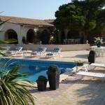 A 25 minutes d' Aix en Provence et de Marseille, propri�t� de 425m�/h sur 12.000m� de terrain. Possibilit� de 