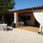 A 25 minutes d' Aix en Provence et de Marseille, propri�t� de 425m�/h sur 12.000m� de terrain. Possibilit� de 