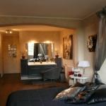 A 25 minutes d' Aix en Provence et de Marseille, propri�t� de 425m�/h sur 12.000m� de terrain. Possibilit� de 