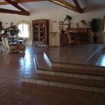 A 25 minutes d' Aix en Provence et de Marseille, propri�t� de 425m�/h sur 12.000m� de terrain. Possibilit� de 