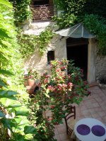 SUPERBE MAISON DE VILLAGE A LA ROQUE D'ANTHERON
