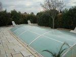 Villa de plein-pied avec piscine.